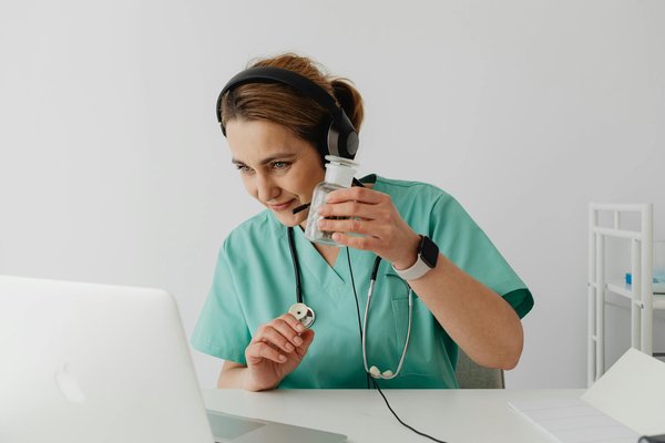 Les professions accessibles avec des formations en relations sociales