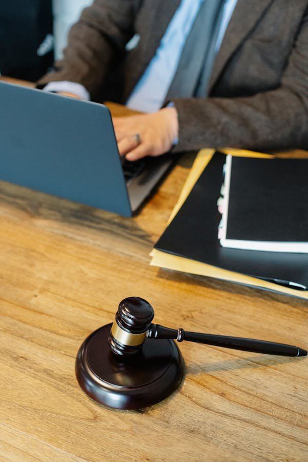 Avocat en contrefaçon : protégez vos droits et faites valoir votre propriété